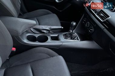 Седан Mazda 3 2015 в Киеве