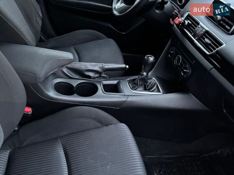 Седан Mazda 3 2015 в Киеве