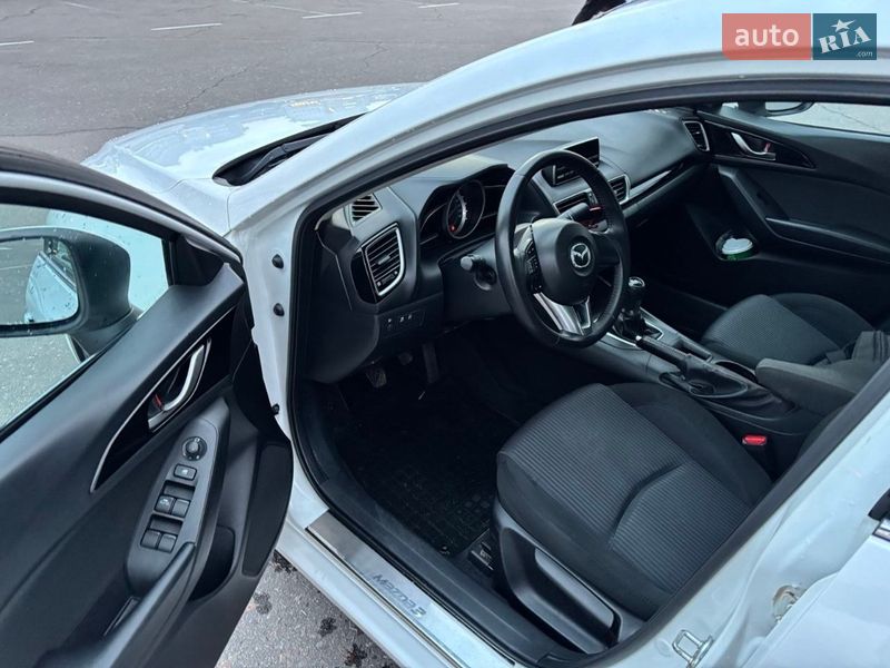 Седан Mazda 3 2015 в Киеве