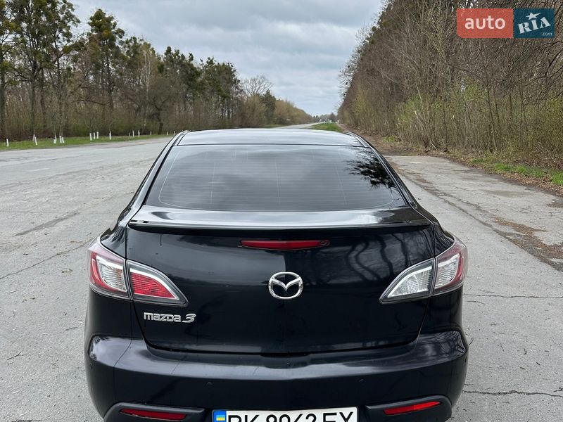 Седан Mazda 3 2010 в Корце