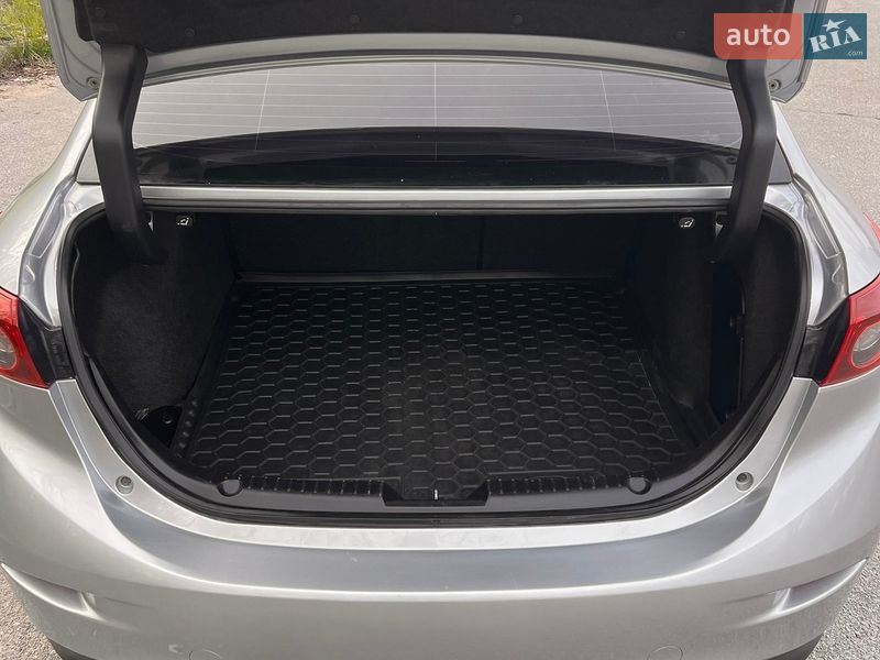 Седан Mazda 3 2016 в Запорожье