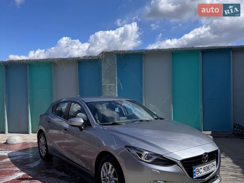 Хэтчбек Mazda 3 2016 в Городке