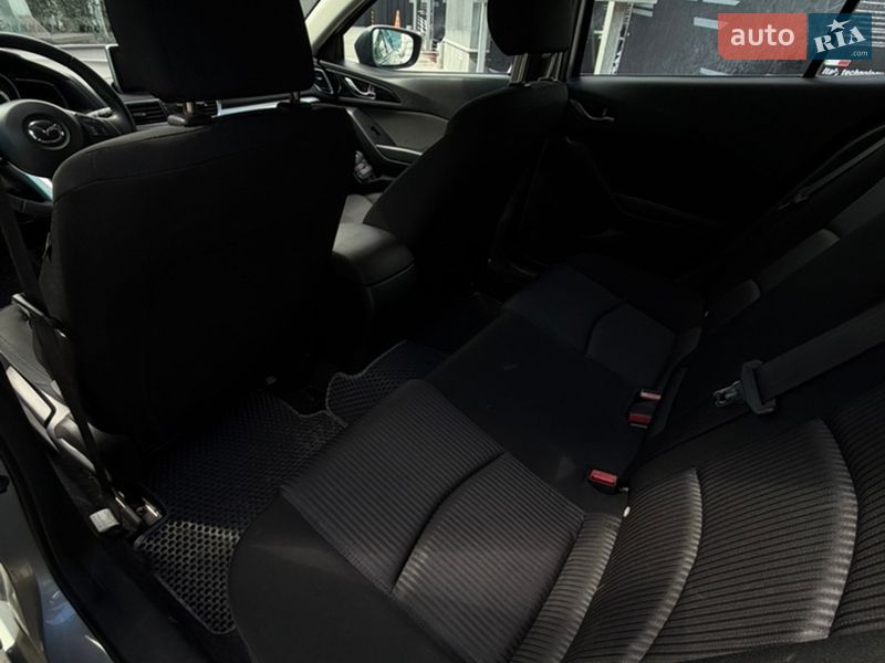 Хэтчбек Mazda 3 2016 в Городке