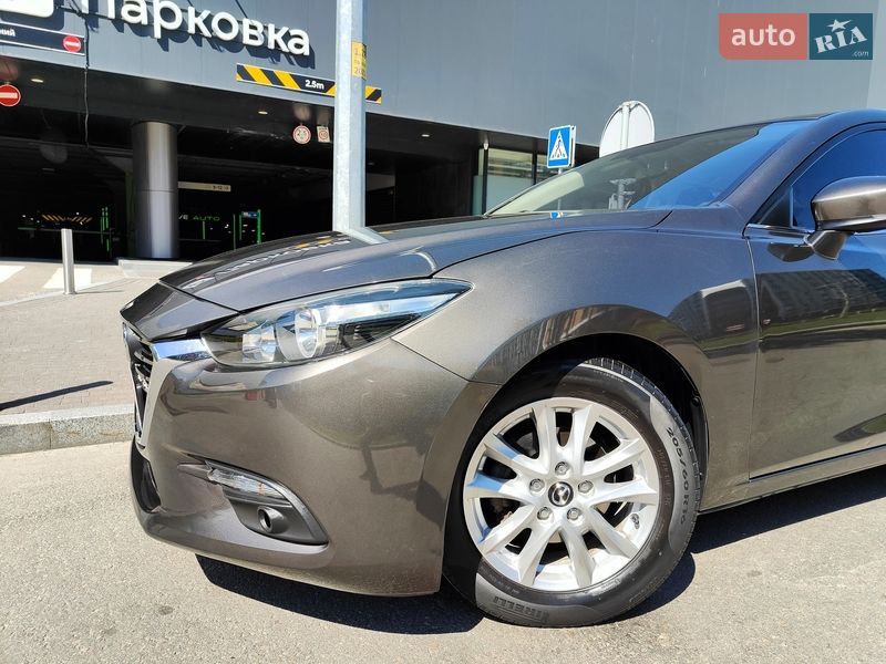 Седан Mazda 3 2017 в Киеве