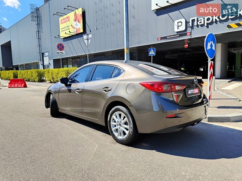Седан Mazda 3 2017 в Киеве