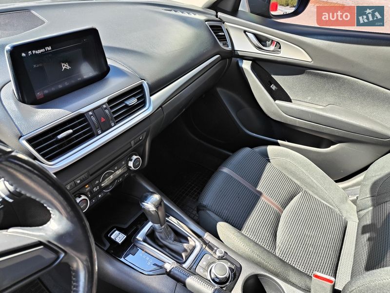 Седан Mazda 3 2017 в Киеве