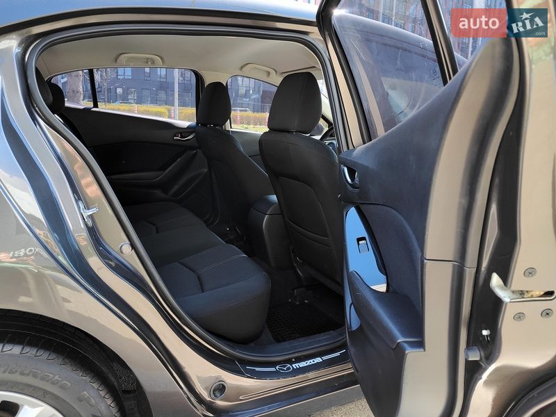 Седан Mazda 3 2017 в Киеве