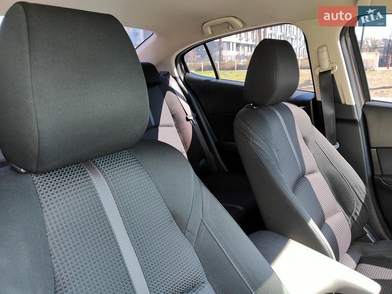 Седан Mazda 3 2017 в Киеве