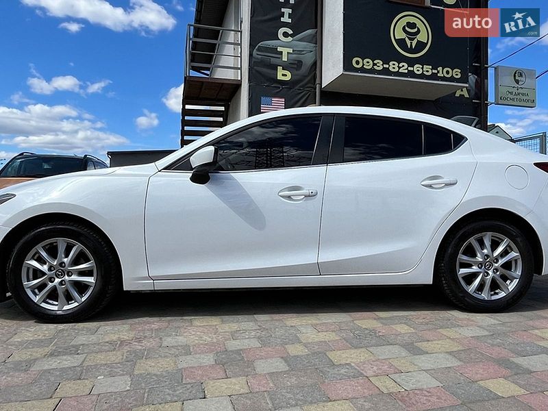 Седан Mazda 3 2016 в Стрые