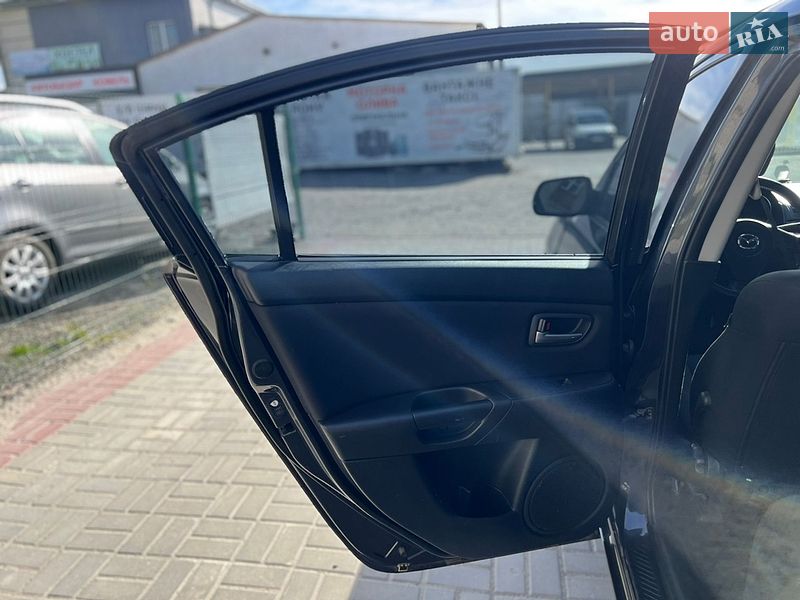 Седан Mazda 3 2005 в Ковеле