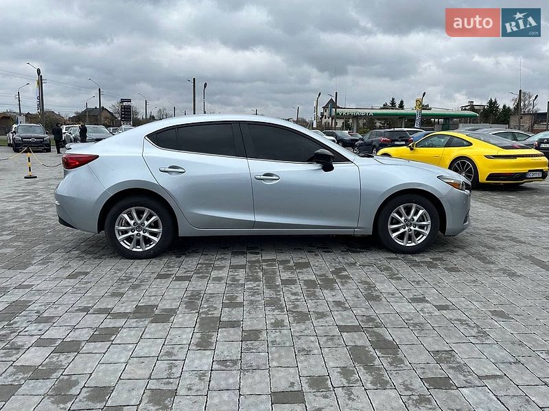 Седан Mazda 3 2017 в Ивано-Франковске