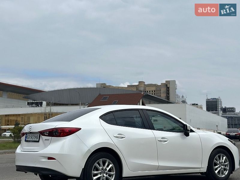 Седан Mazda 3 2015 в Киеве
