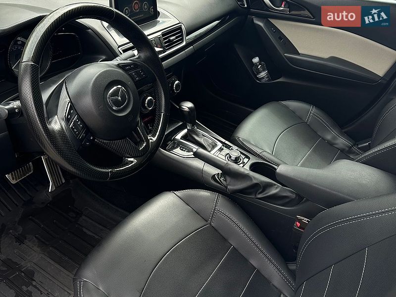 Седан Mazda 3 2015 в Киеве