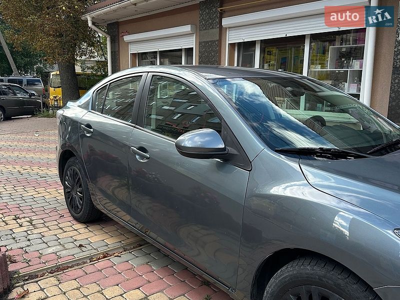 Седан Mazda 3 2012 в Виннице
