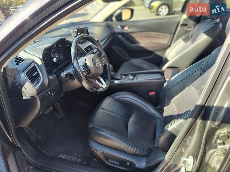 Седан Mazda 3 2018 в Львові