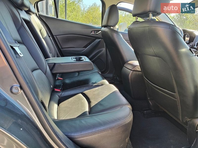 Седан Mazda 3 2018 в Львові