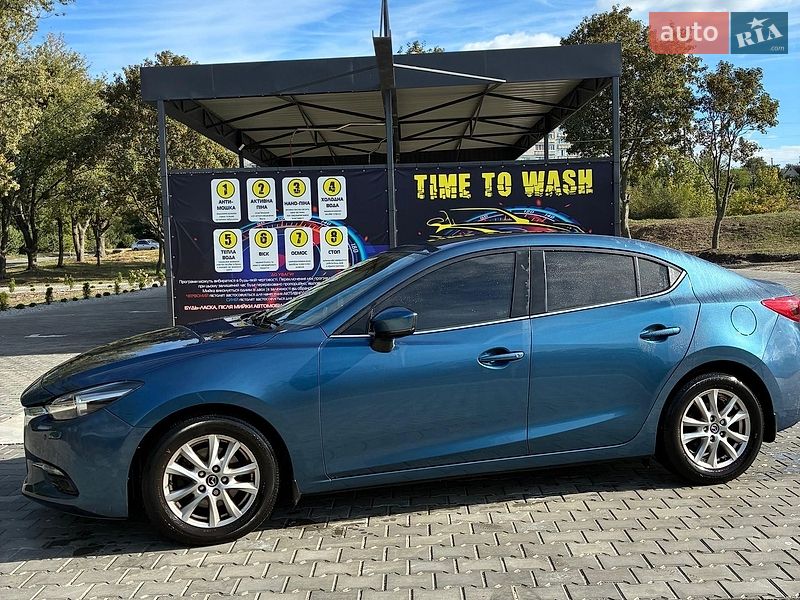 Седан Mazda 3 2017 в Киеве
