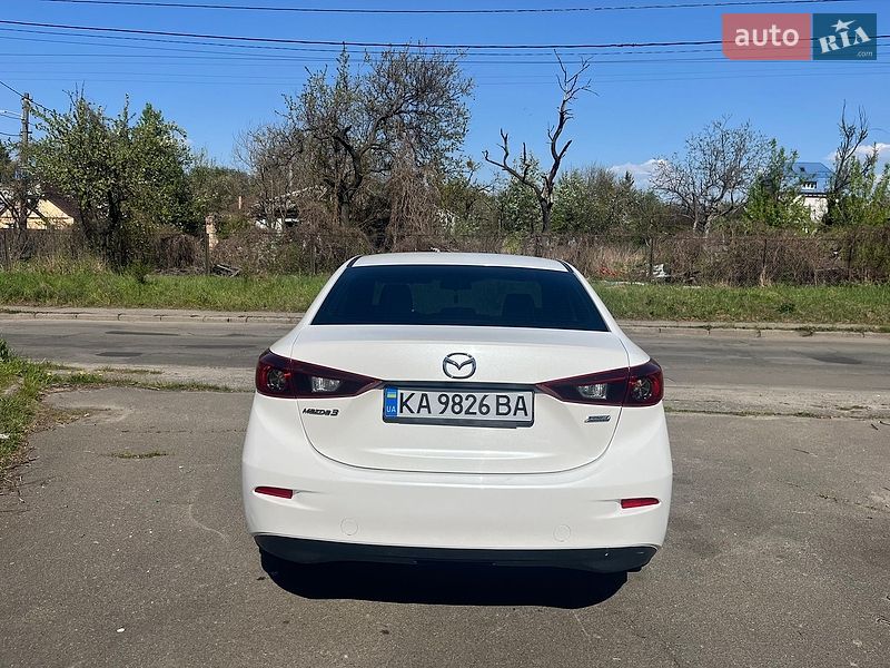 Седан Mazda 3 2015 в Киеве
