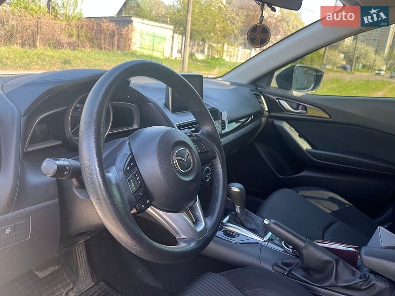 Седан Mazda 3 2015 в Киеве