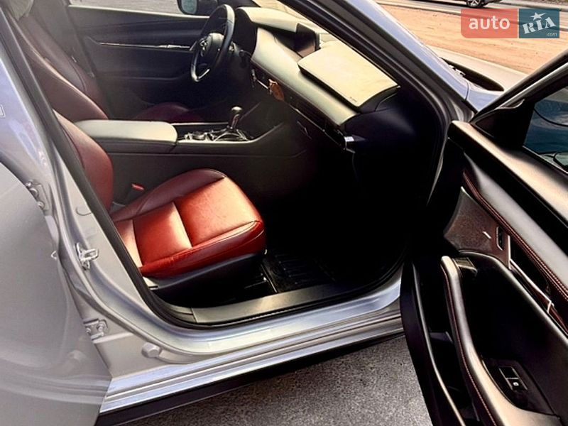 Хэтчбек Mazda 3 2022 в Киеве