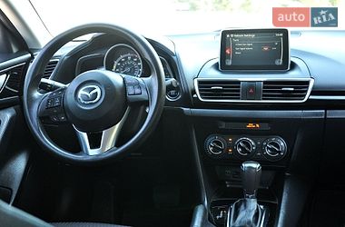 Седан Mazda 3 2016 в Львове