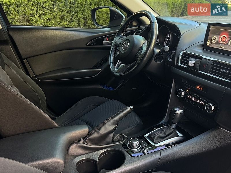 Седан Mazda 3 2016 в Черноморске