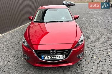 Седан Mazda 3 2016 в Киеве