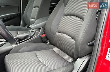 Седан Mazda 3 2016 в Киеве