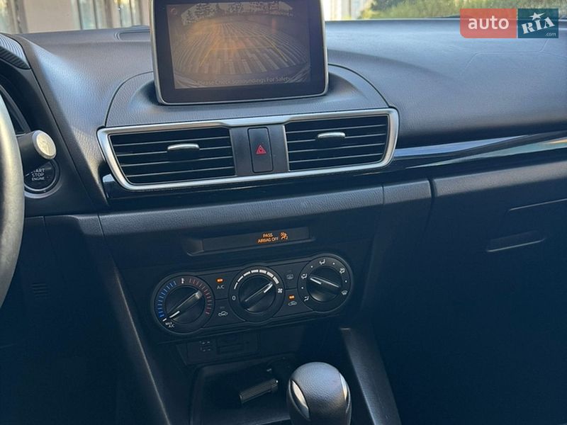 Седан Mazda 3 2016 в Киеве