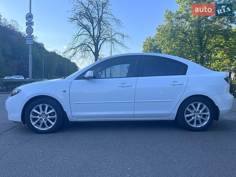 Седан Mazda 3 2008 в Новоселках
