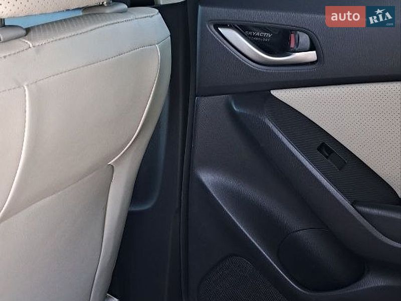 Седан Mazda 3 2015 в Львові