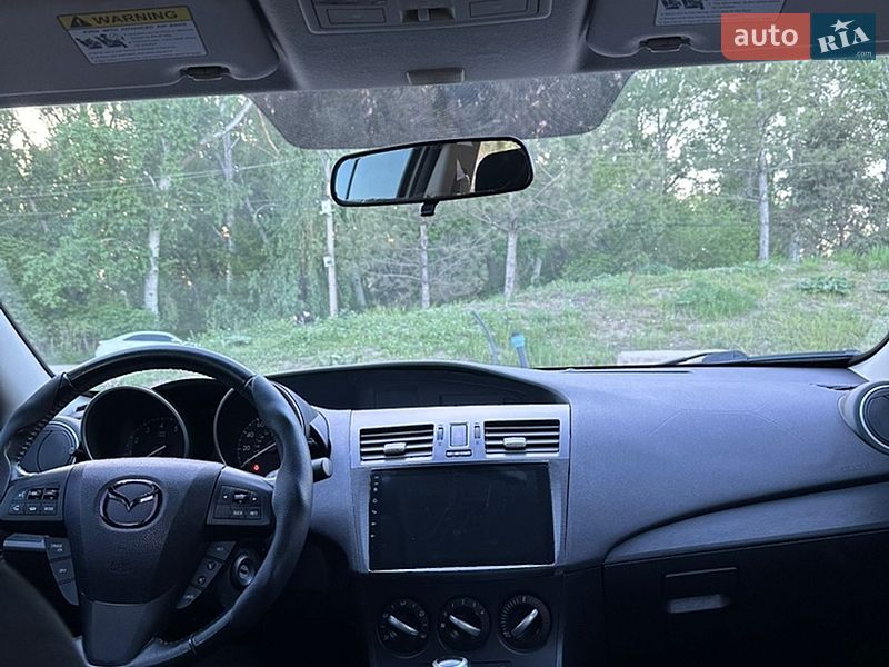 Седан Mazda 3 2012 в Днепре