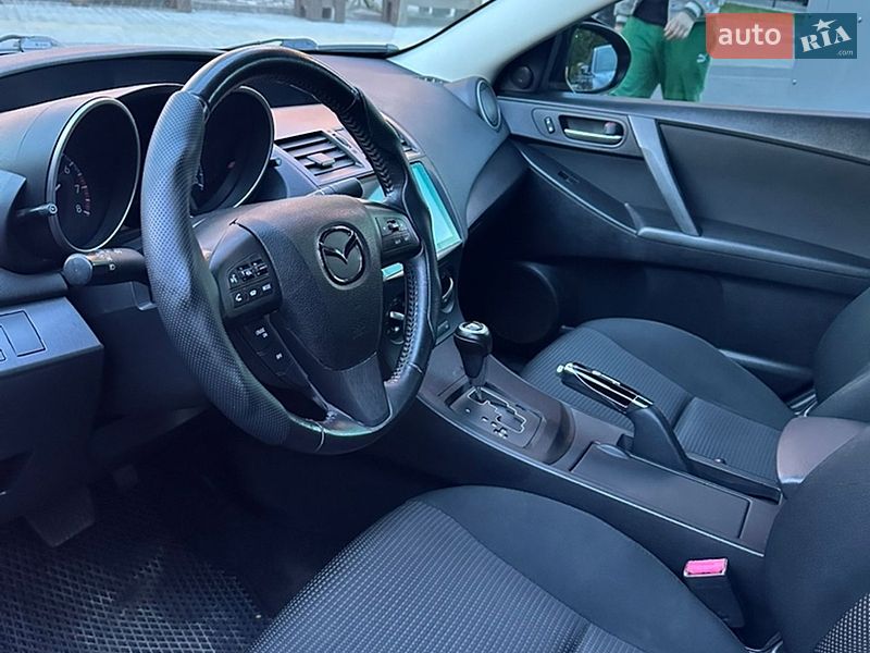 Седан Mazda 3 2012 в Днепре