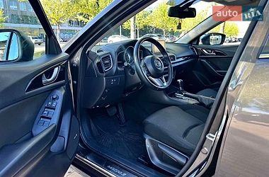 Седан Mazda 3 2015 в Днепре