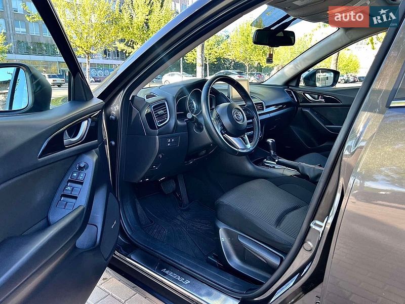 Седан Mazda 3 2015 в Днепре