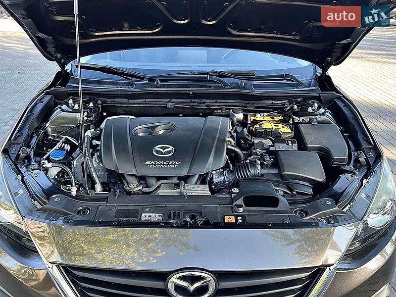 Седан Mazda 3 2015 в Днепре