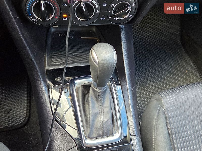 Седан Mazda 3 2016 в Новониколаевке
