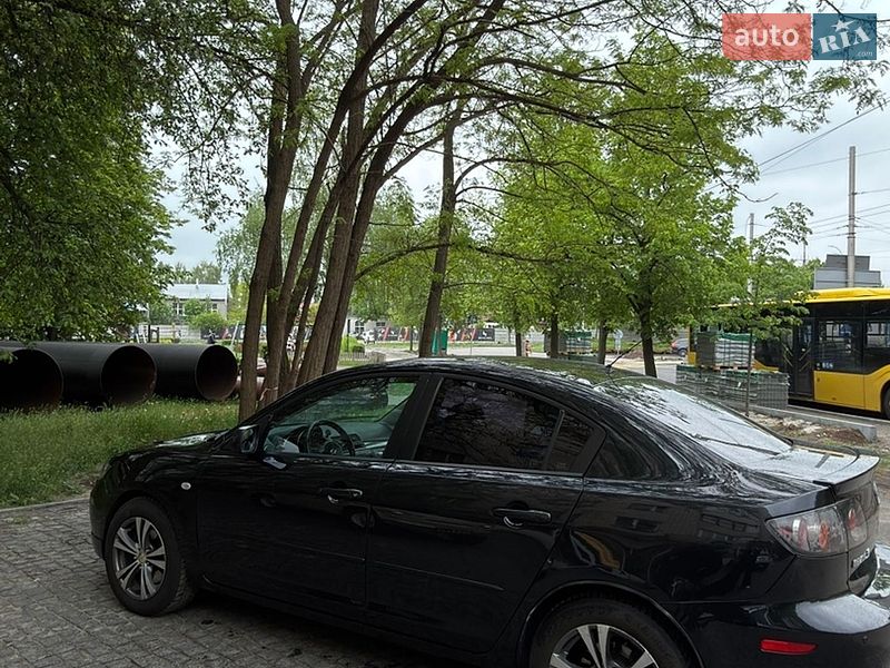Седан Mazda 3 2004 в Киеве