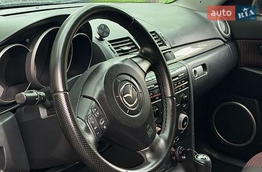 Седан Mazda 3 2004 в Киеве