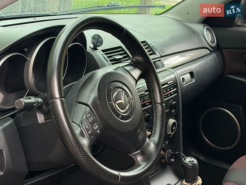 Седан Mazda 3 2004 в Киеве