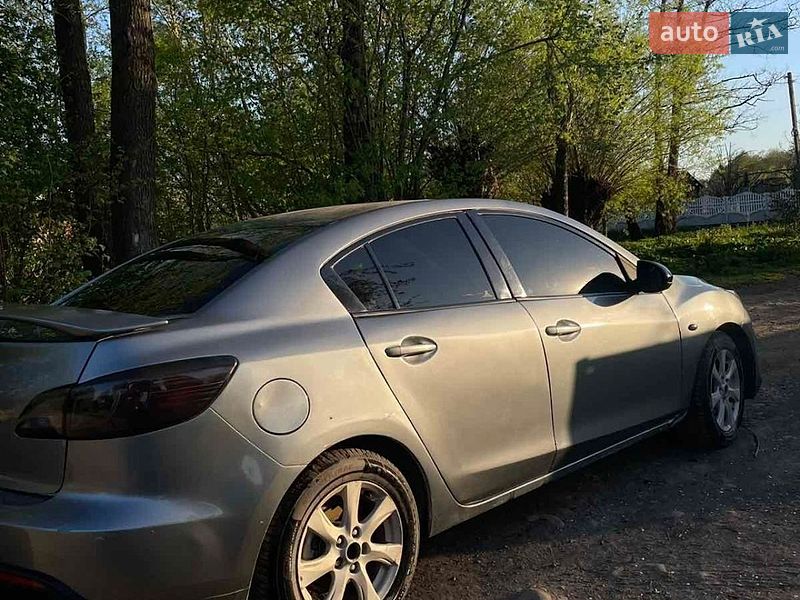 Седан Mazda 3 2011 в Ивано-Франковске