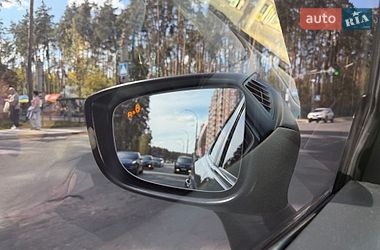 Седан Mazda 3 2016 в Киеве