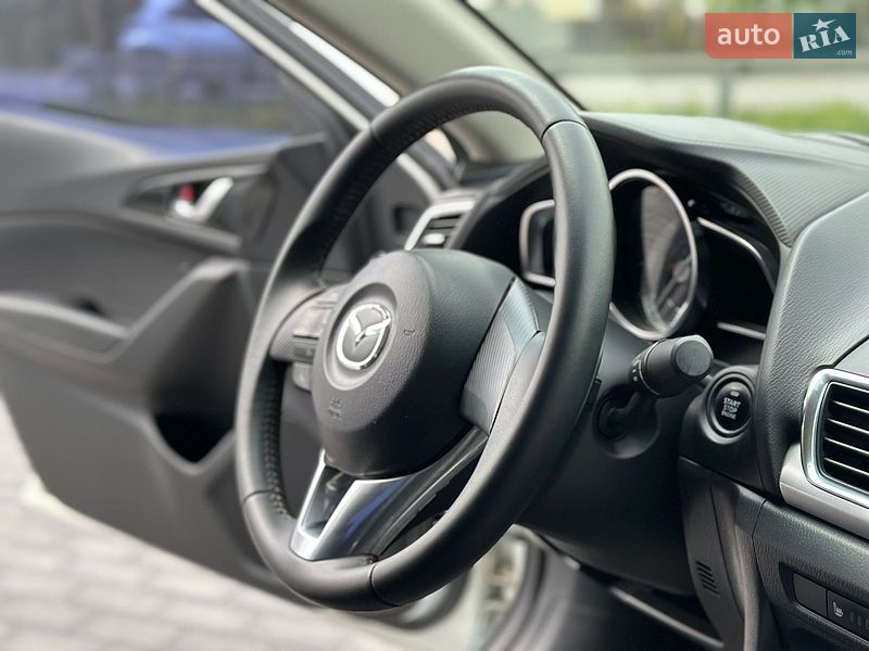 Седан Mazda 3 2015 в Вінниці
