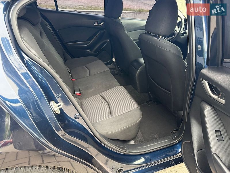 Седан Mazda 3 2016 в Киеве