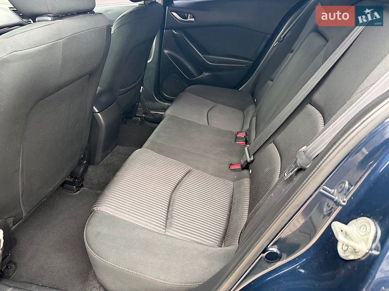 Седан Mazda 3 2016 в Киеве