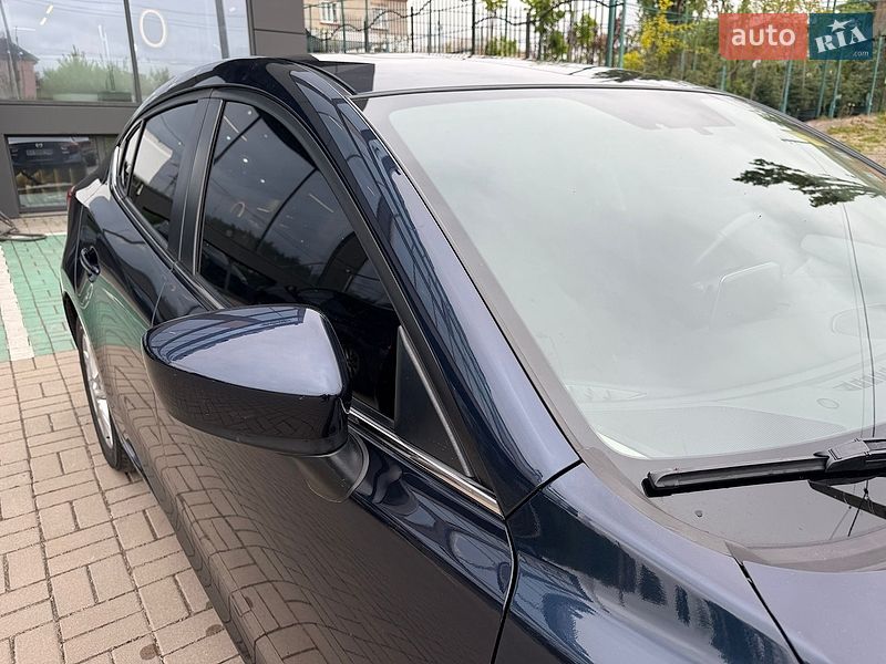 Седан Mazda 3 2016 в Киеве