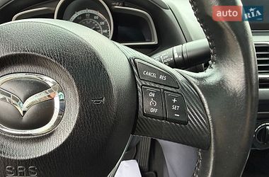 Седан Mazda 3 2016 в Киеве