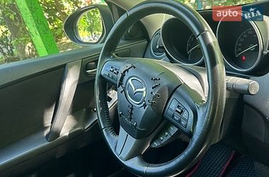 Седан Mazda 3 2013 в Киеве