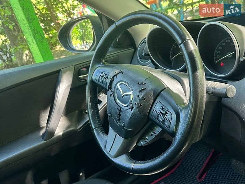 Седан Mazda 3 2013 в Киеве