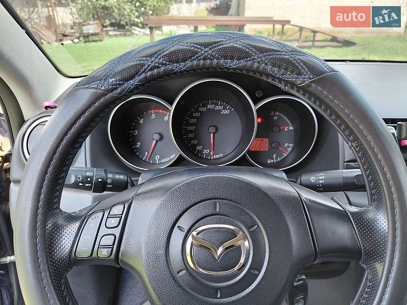 Седан Mazda 3 2005 в Лохвиці